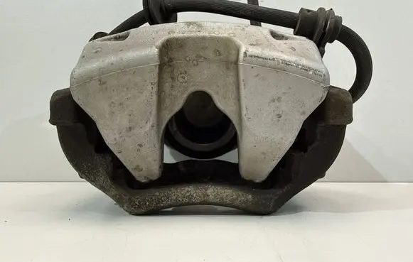 BMW 5 G30 G31 G38 Front brake caliper 6872799