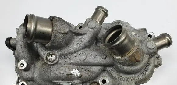 Volkswagen Golf VII Water pump 05E121042