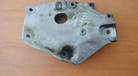 BMW X3 E83 Engine mounting bracket 3451673