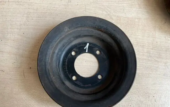 BMW 3 E36 Water pump pulley 1717637