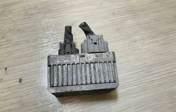 Glow plug pre-heat relay