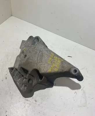 Skoda Octavia Mk2 (1Z) Engine mounting bracket 06F199207Q