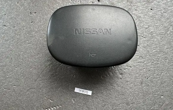 Steering wheel buttons/switches