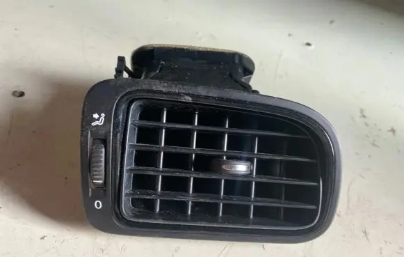 Volkswagen Polo V 6R Dash center air vent grill 6R0819704AB