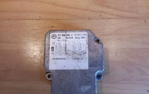 Volkswagen Touran I Airbag control unit/module 1T0909605C 5WK43518