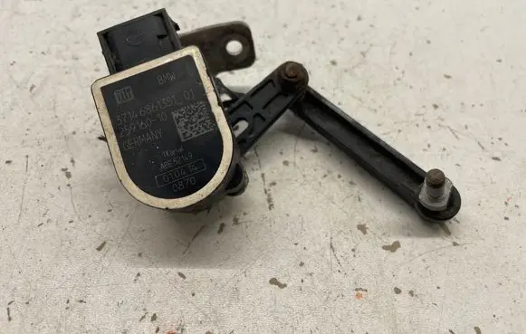 BMW 5 F10 F11 Rear air suspension level height sensor 6861351 25916010 ABE52149