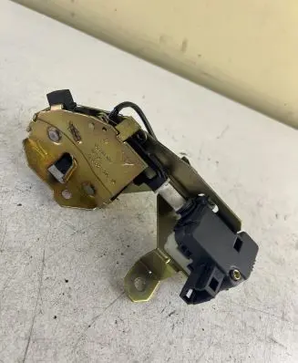 Volkswagen Touareg I Tailgate window lock/catch/latch 7L0827506D 7L0827506