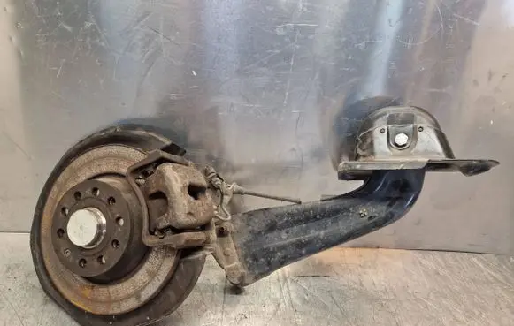 Rear wheel hub spindle/knuckle