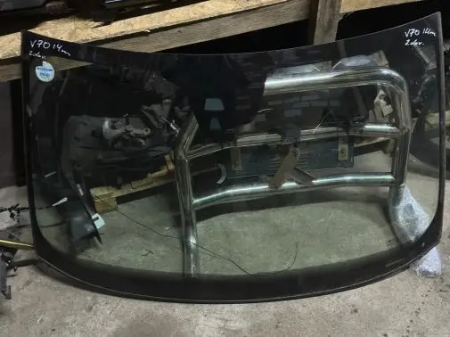 Volvo V70 Front windscreen/windshield window 