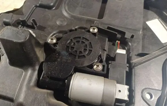 Mazda 2 Rear door window regulator motor G22C5958X