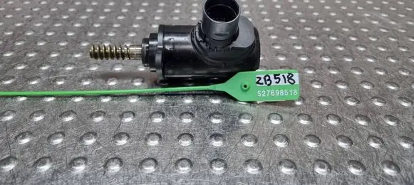 BMW 3 F30 F35 F31 Other cylinder head part S27698518 8652738
