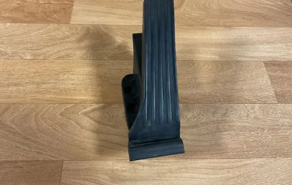 Mercedes-Benz E W212 Accelerator throttle pedal A2043000004 050511 1441