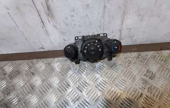 Ford Fiesta Climate control unit D2BT19980AE