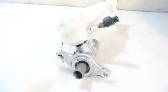Peugeot 208 Master brake cylinder