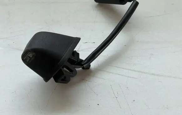 Windshield washer spray nozzle