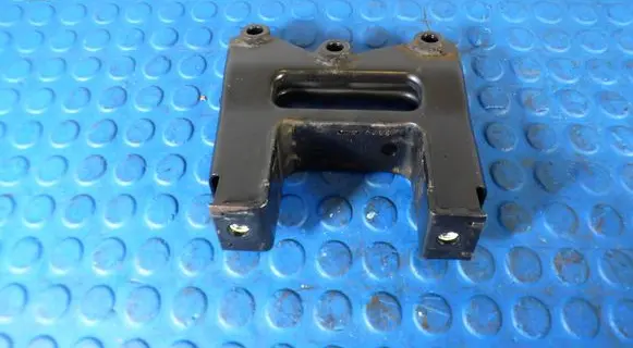 Gearbox mounting bracket