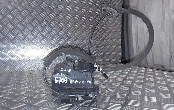 Renault Captur Rear door lock 825007607R