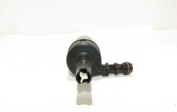 Volkswagen Jetta V Headlight washer pump 3B7955681