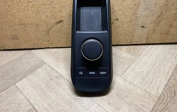 Head unit multimedia control