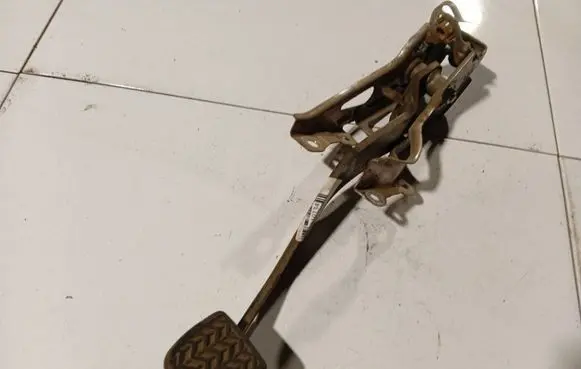 Toyota Yaris Brake pedal 