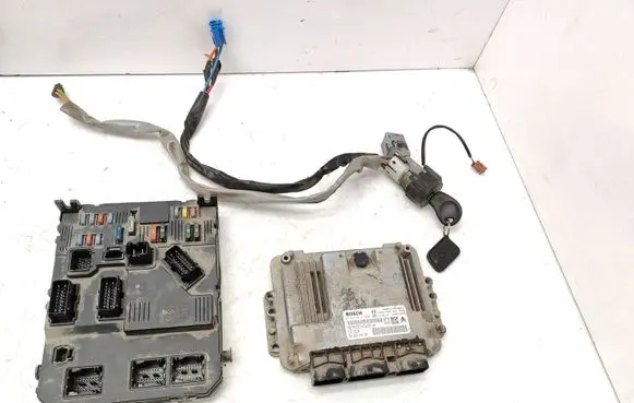 Citroen Berlingo Engine ECU kit and lock set 0281012620 9663944680 9657999880