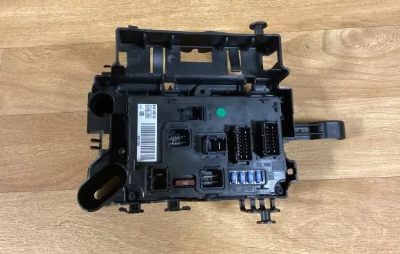 Peugeot 407 Fuse module 9644947480