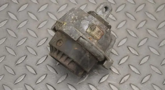 BMW 7 F01 F02 F03 F04 Engine mount bracket 6777374