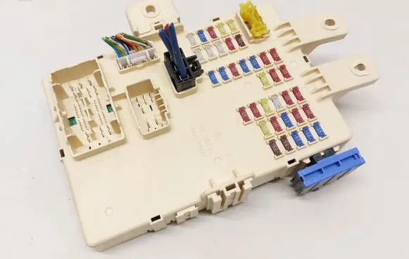 KIA Sportage Fuse module 919503W033