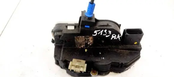 Opel Insignia A Front door lock 3023881