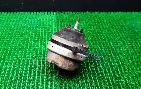 Audi A4 S4 B5 8D Engine mount bracket 8D0199379