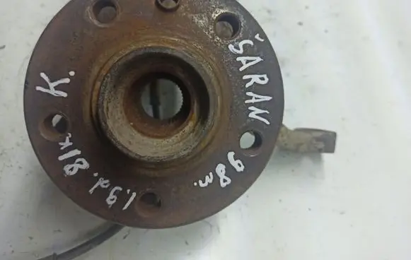 Volkswagen Sharan Front wheel hub