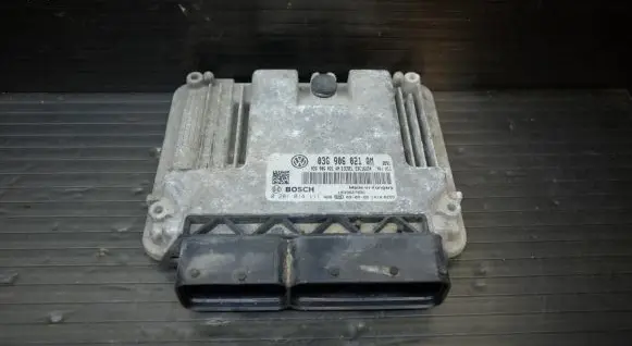 Skoda Superb B6 (3T) Engine control unit/module 03G906021QM