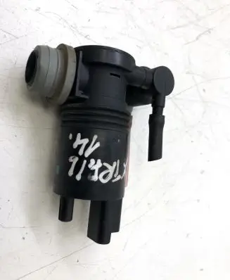 Nissan X-Trail T32 Windscreen/windshield washer pump 106090700