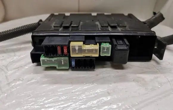 Nissan Note (E11) Fuse module