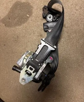Volvo S60 Front seatbelt P39818842