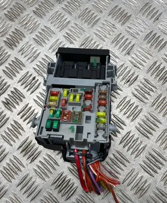 Opel Insignia A Fuse module 13222786