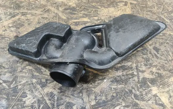 Chevrolet Malibu Intake resonator 22761485
