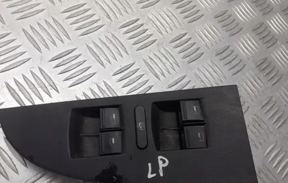 Seat Leon (1P) Front door window switch trim 1K4959857A