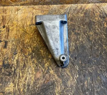 Mercedes-Benz C W203 Engine mounting bracket A6112230804