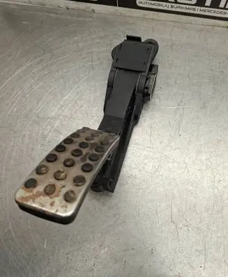 Mercedes-Benz ML W164 Accelerator throttle pedal A1643000104 240406 ZGS005
