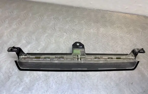 Volvo V70 Third/center stoplight 8658948