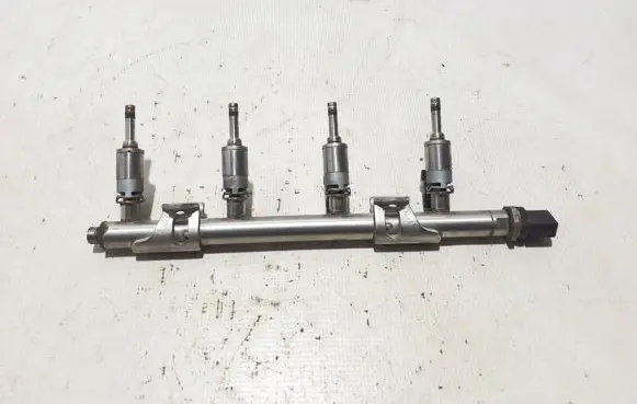 Volkswagen PASSAT B8 Fuel main line pipe 04E133320D