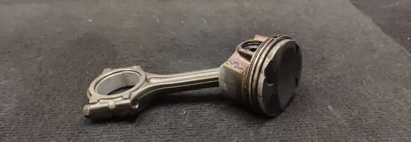 Renault Megane III Piston with connecting rod 72L71