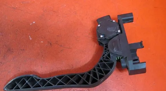Iveco Daily 4th gen Accelerator throttle pedal 504061734 0281002632