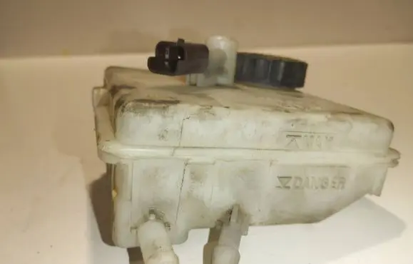 Citroen Xsara Picasso Brake fluid reservoir 