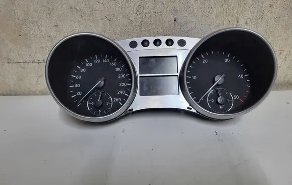 Mercedes-Benz R W251 Speedometer (instrument cluster) A2515400648 A2515402311