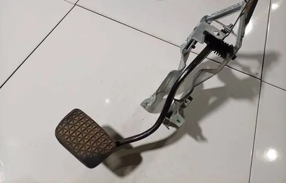 Opel Astra G Brake pedal