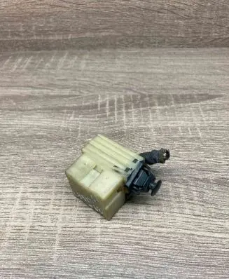 Jeep Grand Cherokee (WJ) Brake pedal sensor switch 04671336 3418G13