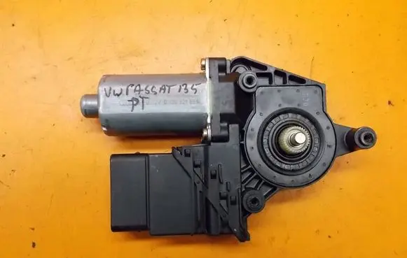 Volkswagen PASSAT B4 Sliding door electric window regulator 0130821696