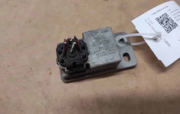 Toyota Avensis T250 Window wiper relay 8594205030
